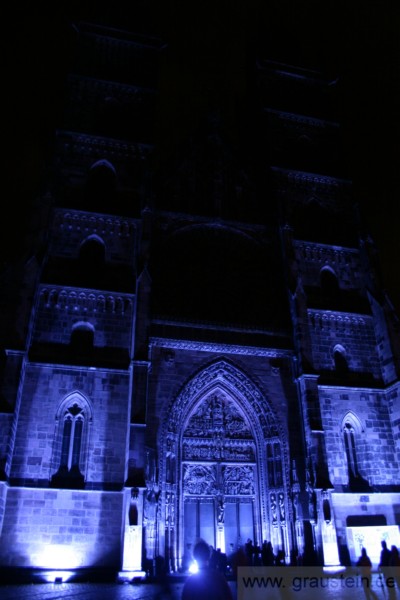 Lorenzkirche bei blauer Nacht.jpg